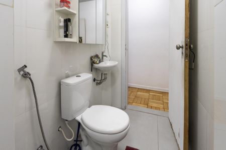Apartamento à venda com 150m², 3 quartos e sem vaga Apartamento à venda com 150m², 3 quartos e sem vagaBanheiro do Corredor