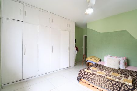 Casa à venda com 200m², 3 quartos e 2 vagasSuíte