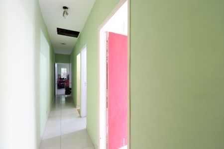 Casa à venda com 200m², 3 quartos e 2 vagasCorredor