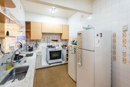 Casa à venda com 250m², 4 quartos e 1 vaga Casa à venda com 250m², 4 quartos e 1 vagaCozinha