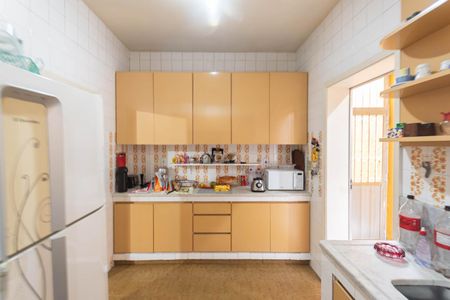 Casa à venda com 250m², 4 quartos e 1 vaga Casa à venda com 250m², 4 quartos e 1 vagaCozinha