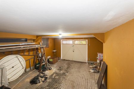 Casa à venda com 250m², 4 quartos e 1 vaga Casa à venda com 250m², 4 quartos e 1 vagaGaragem