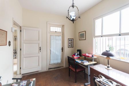 Casa à venda com 250m², 4 quartos e 1 vaga Casa à venda com 250m², 4 quartos e 1 vagaEscritório