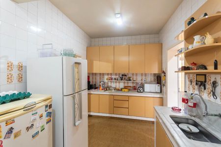 Casa à venda com 250m², 4 quartos e 1 vaga Casa à venda com 250m², 4 quartos e 1 vagaCozinha