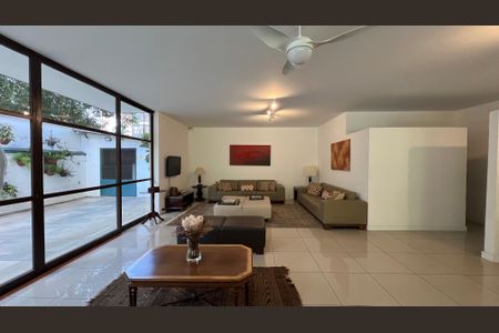 Apartamento à venda com 180m², 3 quartos e 1 vaga Apartamento à venda com 180m², 3 quartos e 1 vagaÁrea comum