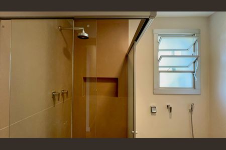 Apartamento à venda com 180m², 3 quartos e 1 vaga Apartamento à venda com 180m², 3 quartos e 1 vagaBanheiro da Suíte