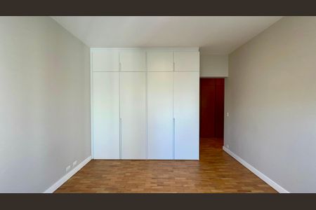 Apartamento à venda com 180m², 3 quartos e 1 vaga Apartamento à venda com 180m², 3 quartos e 1 vagaSuite