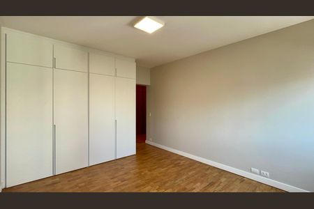 Apartamento à venda com 180m², 3 quartos e 1 vaga Apartamento à venda com 180m², 3 quartos e 1 vagaSuite