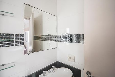 Apartamento à venda com 74m², 2 quartos e 2 vagasBanheiro da Suíte