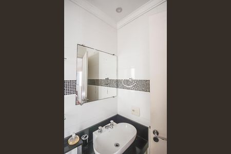 Apartamento à venda com 74m², 2 quartos e 2 vagasBanheiro da Suíte