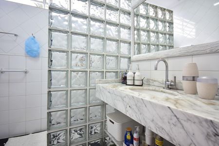 Casa à venda com 260m², 2 quartos e 3 vagasBanheiro