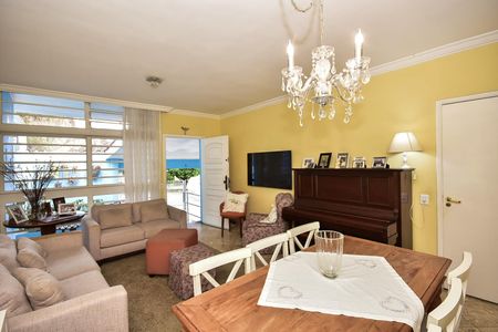 Casa à venda com 260m², 2 quartos e 3 vagasSala