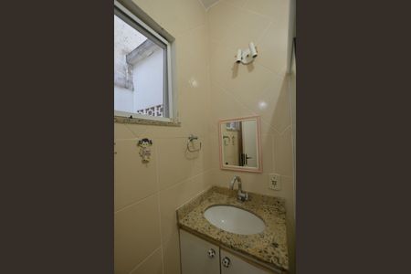 Banheiro da Suíte de casa de condomínio para alugar com 2 quartos, 68m² em Jacarepaguá, Rio de Janeiro