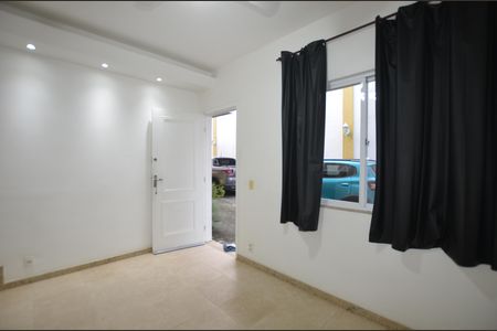 Casa de condomínio para alugar com 68m², 2 quartos e 1 vagaSala