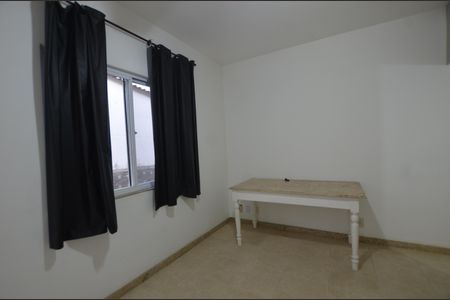 Sala de casa de condomínio para alugar com 2 quartos, 68m² em Jacarepaguá, Rio de Janeiro