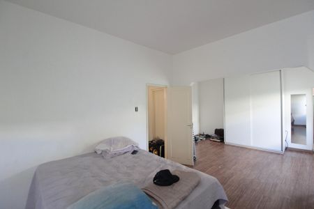 Casa à venda com 385m², 3 quartos e 3 vagasSuíte