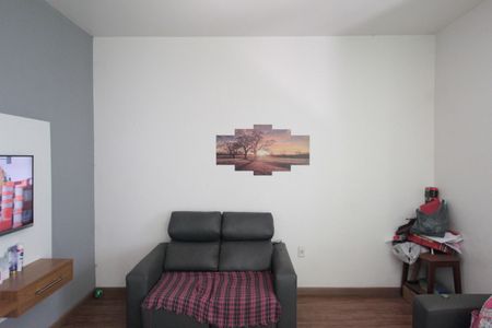 Sala de casa à venda com 3 quartos, 385m² em Venda Nova, Belo Horizonte