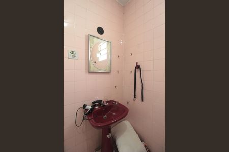 Casa à venda com 385m², 3 quartos e 3 vagasBanheiro da Suíte