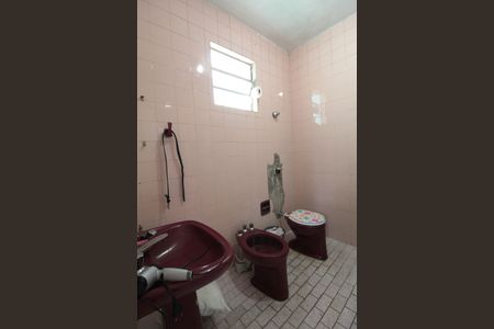 Casa à venda com 385m², 3 quartos e 3 vagasBanheiro da Suíte