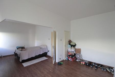 Casa à venda com 385m², 3 quartos e 3 vagasSuíte