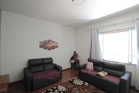 Sala de casa à venda com 3 quartos, 385m² em Venda Nova, Belo Horizonte