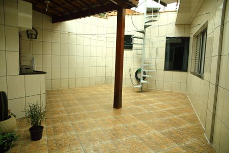 Casa à venda com 258m², 3 quartos e 2 vagasQuintal