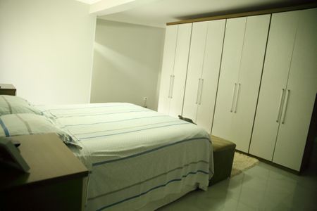 Casa à venda com 258m², 3 quartos e 2 vagasSuíte