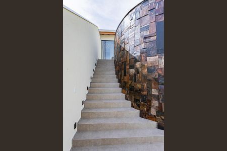 Casa à venda com 150m², 3 quartos e 2 vagasEscada