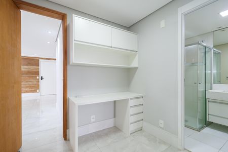 Apartamento à venda com 125m², 3 quartos e 2 vagasEscritório