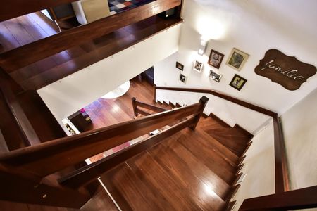 Apartamento à venda com 250m², 4 quartos e 4 vagasEscada