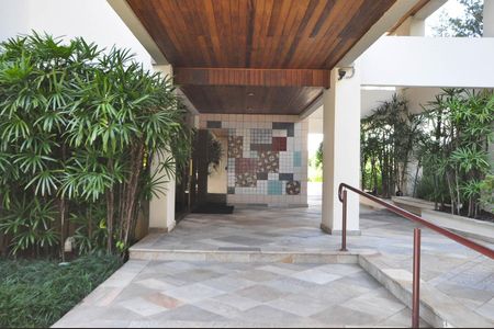 Apartamento à venda com 250m², 4 quartos e 4 vagas Apartamento à venda com 250m², 4 quartos e 4 vagasHall de Entrada