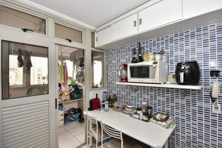 Apartamento à venda com 250m², 4 quartos e 4 vagasCozinha