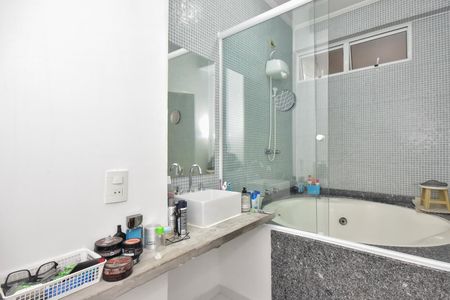 Apartamento à venda com 250m², 4 quartos e 4 vagasBanheiro da Suíte 1