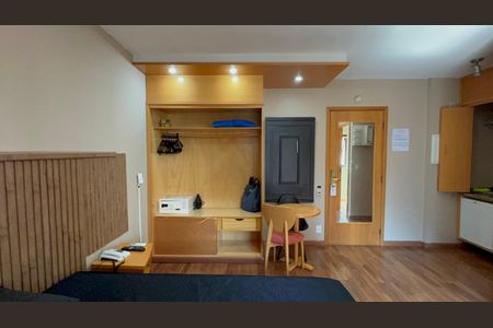 Studio para alugar com 32m², 1 quarto e 1 vaga Studio para alugar com 32m², 1 quarto e 1 vagaStudio