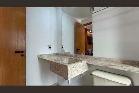 Studio para alugar com 32m², 1 quarto e 1 vaga Studio para alugar com 32m², 1 quarto e 1 vagaBanheiro