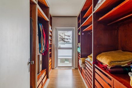 Casa à venda com 297m², 3 quartos e 2 vagasSuíte