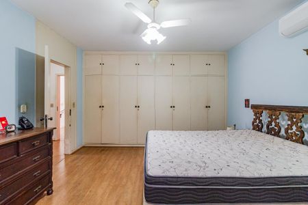 Casa à venda com 297m², 3 quartos e 2 vagasSuíte