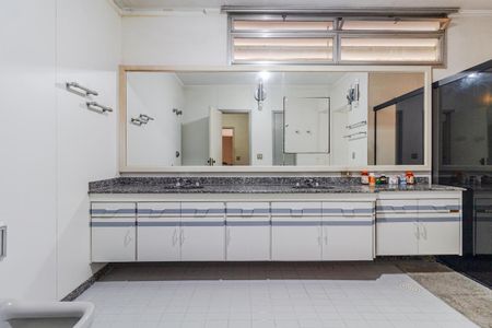 Casa à venda com 297m², 3 quartos e 2 vagasBanheiro da Suíte