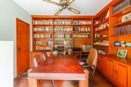 Casa à venda com 297m², 3 quartos e 2 vagasEscritório