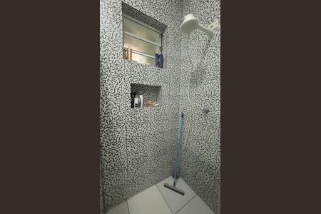 Casa à venda com 200m², 3 quartos e 1 vaga Casa à venda com 200m², 3 quartos e 1 vagaBanheiro