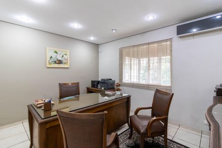 Casa à venda com 225m², 5 quartos e 3 vagasQuarto 2