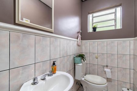 Casa à venda com 225m², 5 quartos e 3 vagasLavabo