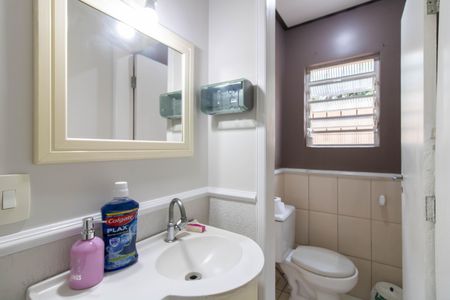 Casa à venda com 225m², 5 quartos e 3 vagasBanheiro 2