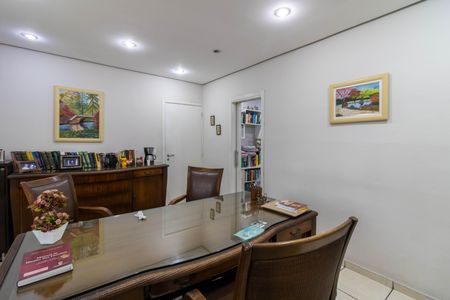 Casa à venda com 225m², 5 quartos e 3 vagasQuarto 2