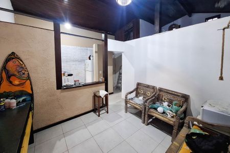 Sala de casa à venda com 3 quartos, 120m² em Maravista, Niterói