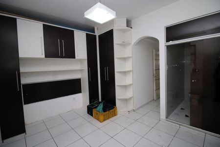 Casa à venda com 300m², 2 quartos e 2 vagasQuarto Suíte