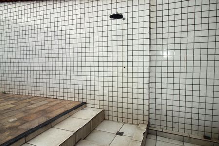 Casa à venda com 300m², 2 quartos e 2 vagasChuveiro