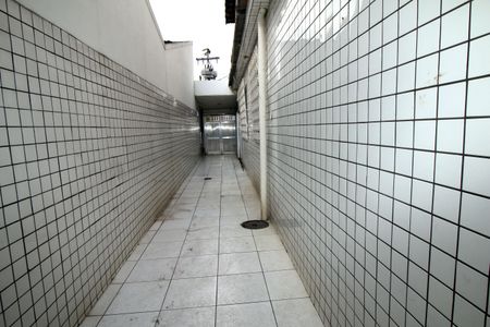 Casa à venda com 300m², 2 quartos e 2 vagasCorredor lateral