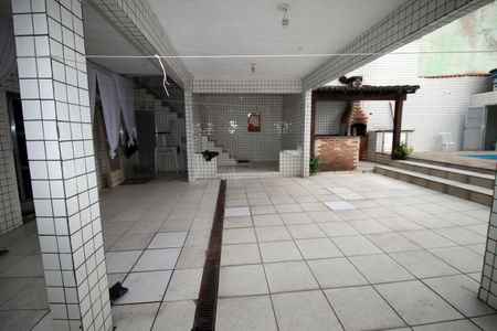 Casa à venda com 300m², 2 quartos e 2 vagasPiscina