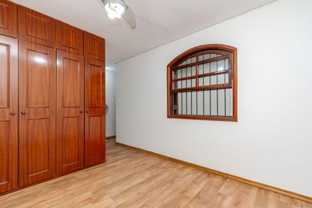 Casa à venda com 130m², 3 quartos e 2 vagasSuíte